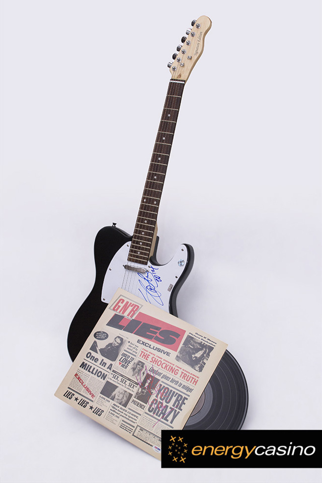 Guns-N-Roses-Slot-Tournament-signed-guitar-slash-3